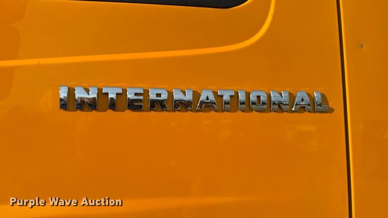 image for item DW3404 2006 International 7400 oil distributor truck