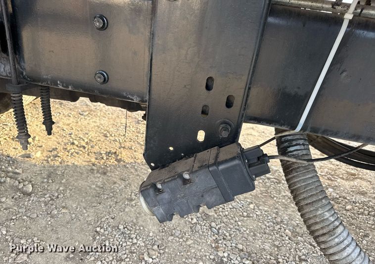 image for item DW3404 2006 International 7400 oil distributor truck