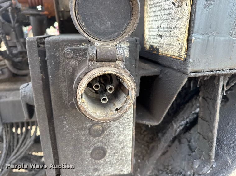 image for item DW3404 2006 International 7400 oil distributor truck