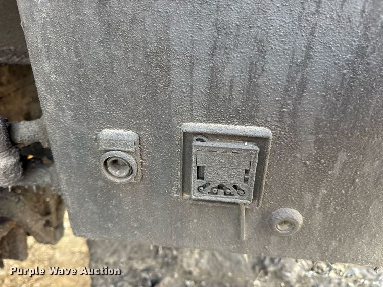 image for item DW3404 2006 International 7400 oil distributor truck