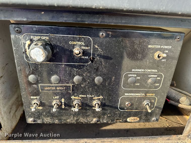 image for item DW3404 2006 International 7400 oil distributor truck