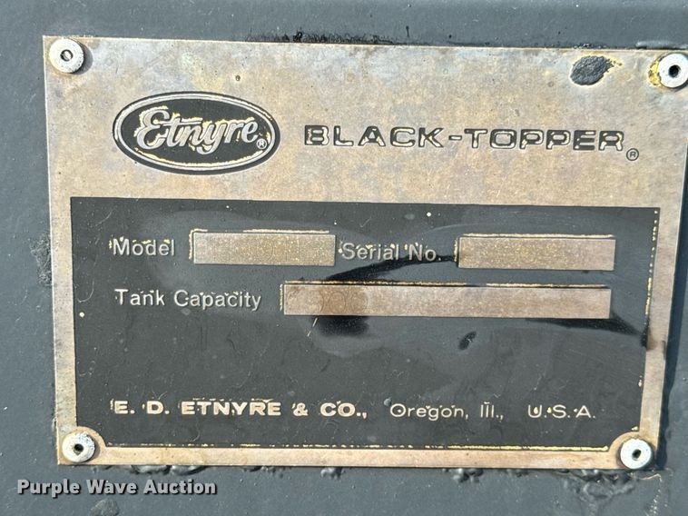 image for item DW3404 2006 International 7400 oil distributor truck