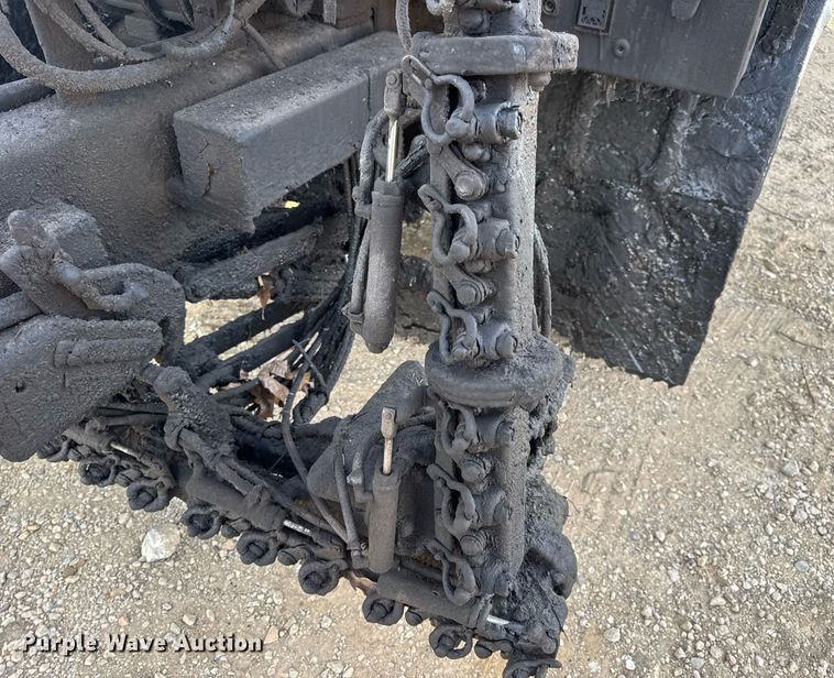 image for item DW3404 2006 International 7400 oil distributor truck