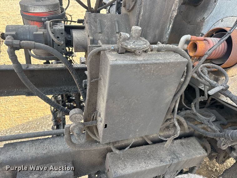 image for item DW3404 2006 International 7400 oil distributor truck