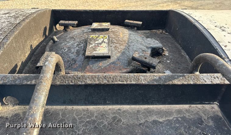 image for item DW3404 2006 International 7400 oil distributor truck