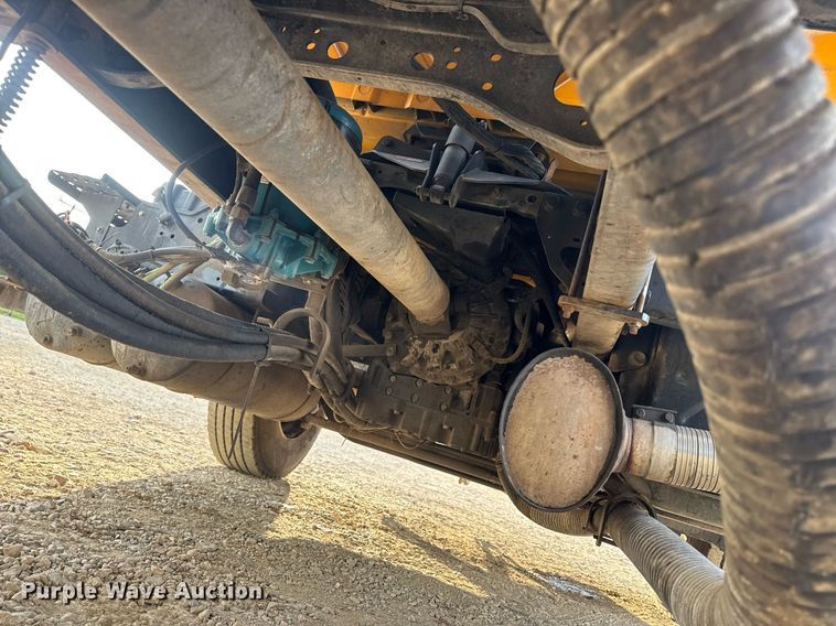 image for item DW3404 2006 International 7400 oil distributor truck