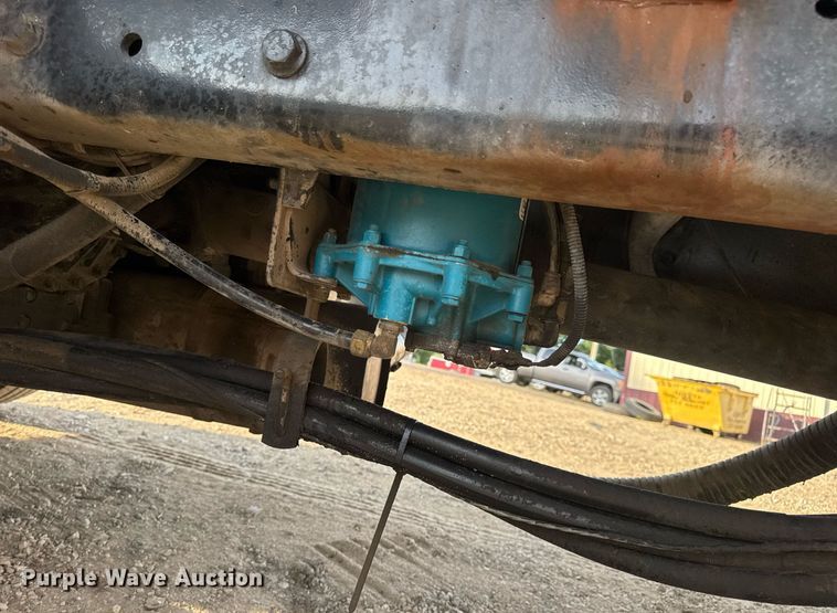 image for item DW3404 2006 International 7400 oil distributor truck