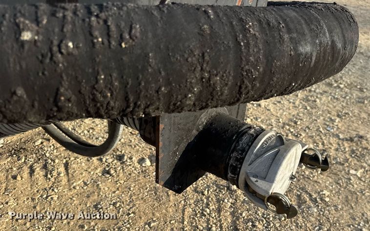 image for item DW3404 2006 International 7400 oil distributor truck