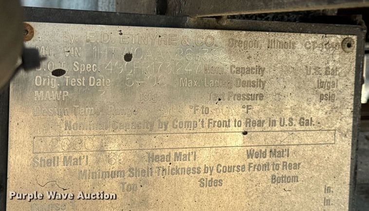 image for item DW3404 2006 International 7400 oil distributor truck