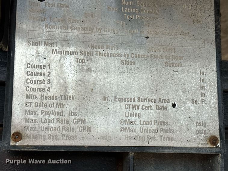 image for item DW3404 2006 International 7400 oil distributor truck