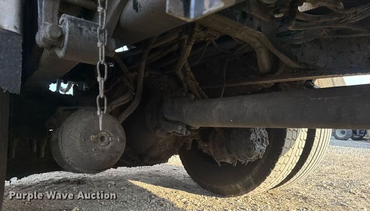 image for item DW3404 2006 International 7400 oil distributor truck