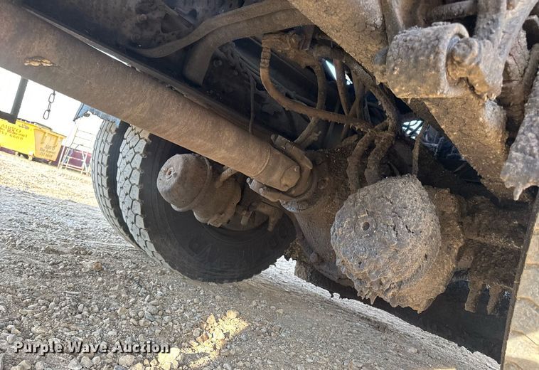 image for item DW3404 2006 International 7400 oil distributor truck