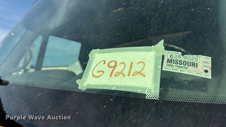 image for item DW3404 2006 International 7400 oil distributor truck