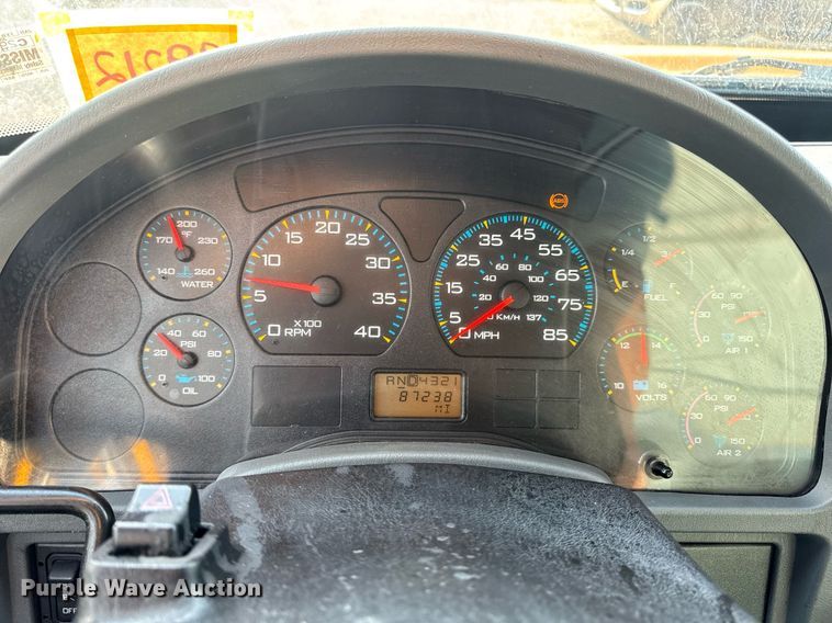 image for item DW3404 2006 International 7400 oil distributor truck