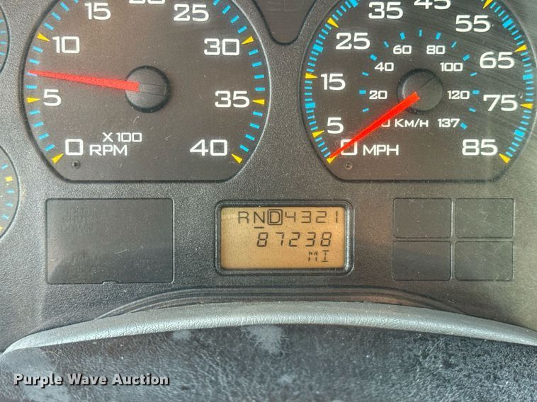 image for item DW3404 2006 International 7400 oil distributor truck