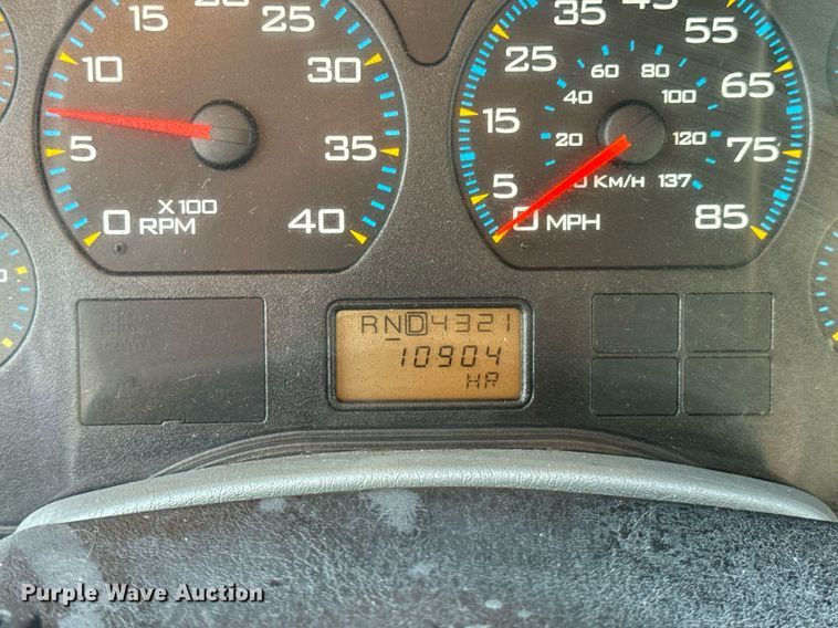 image for item DW3404 2006 International 7400 oil distributor truck