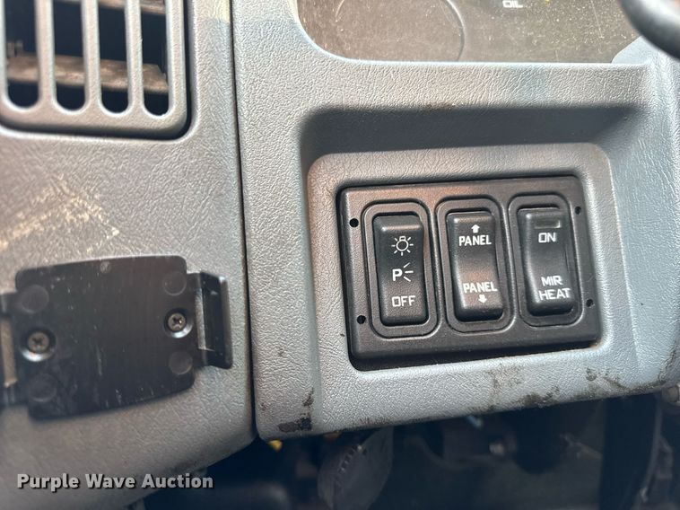 image for item DW3404 2006 International 7400 oil distributor truck