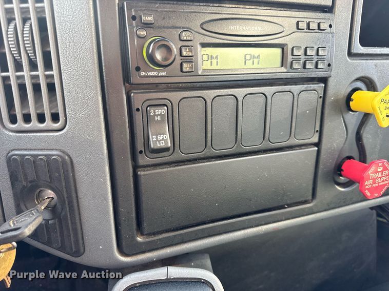 image for item DW3404 2006 International 7400 oil distributor truck