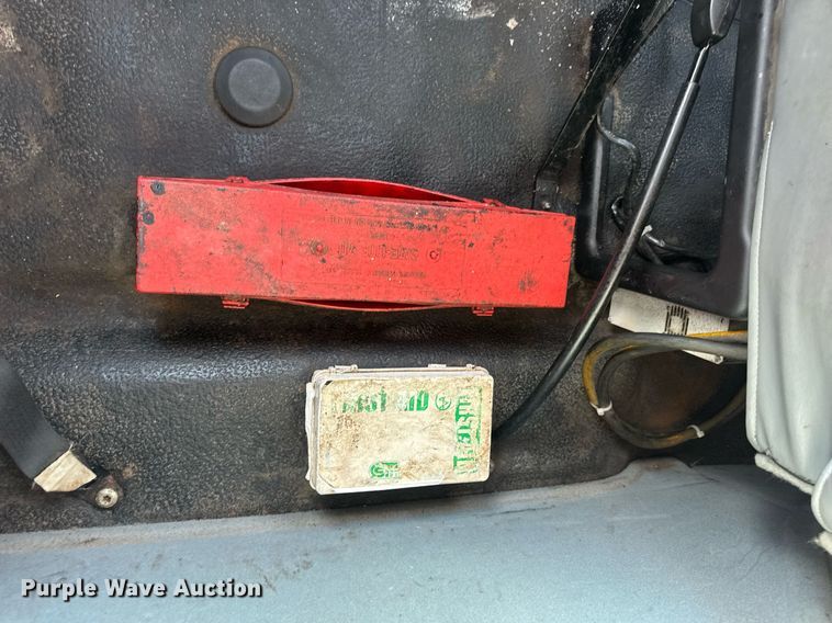 image for item DW3404 2006 International 7400 oil distributor truck