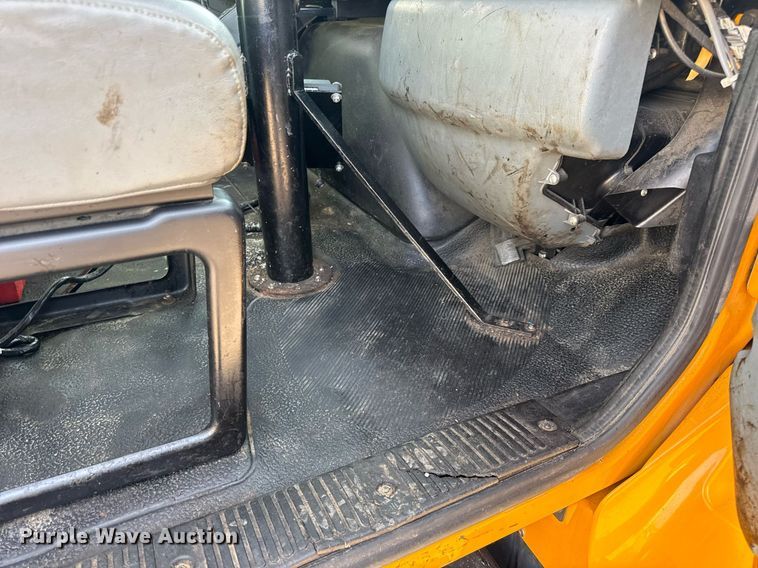 image for item DW3404 2006 International 7400 oil distributor truck