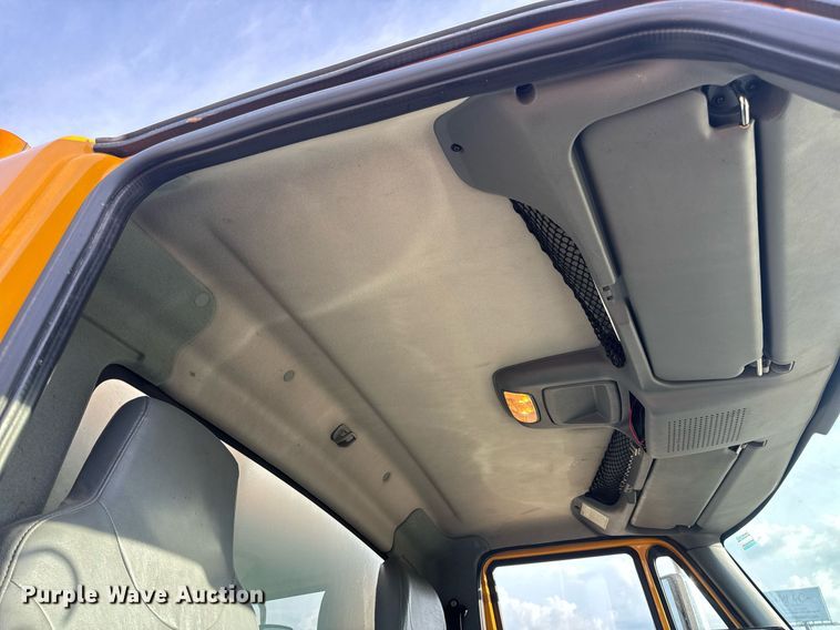 image for item DW3404 2006 International 7400 oil distributor truck