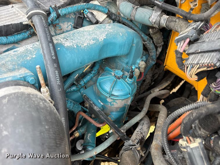 image for item DW3404 2006 International 7400 oil distributor truck