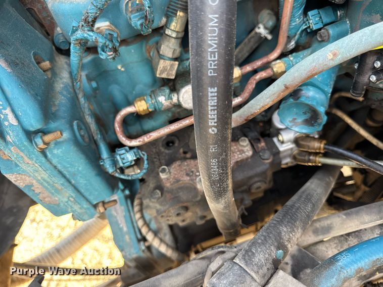 image for item DW3404 2006 International 7400 oil distributor truck