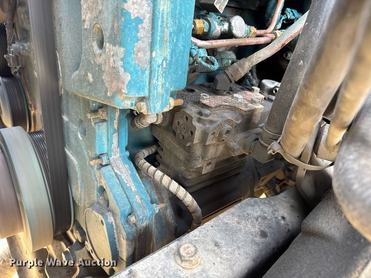 image for item DW3404 2006 International 7400 oil distributor truck