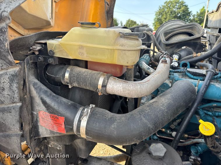 image for item DW3404 2006 International 7400 oil distributor truck