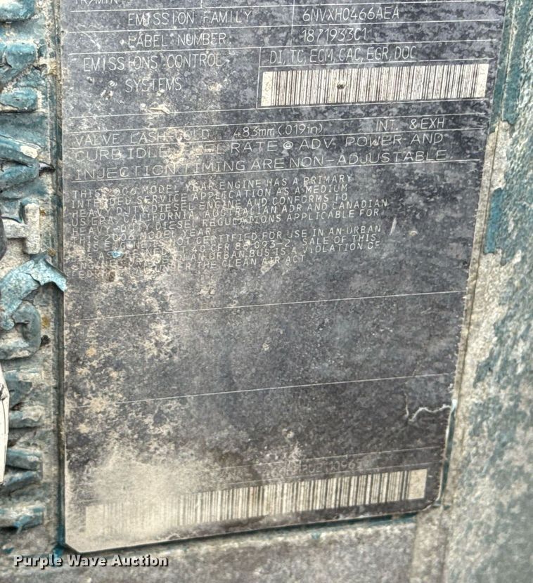 image for item DW3404 2006 International 7400 oil distributor truck