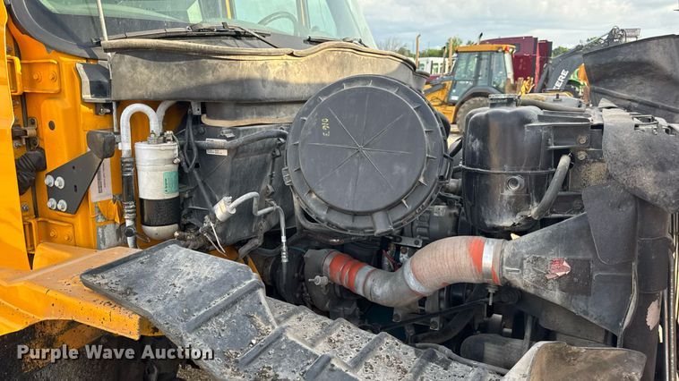 image for item DW3404 2006 International 7400 oil distributor truck