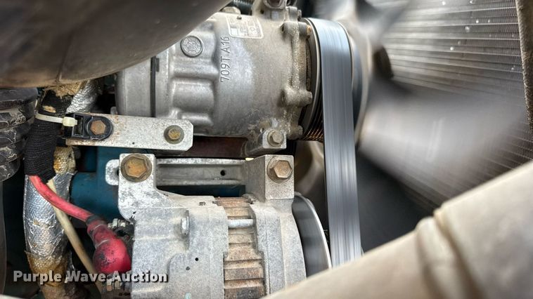 image for item DW3404 2006 International 7400 oil distributor truck