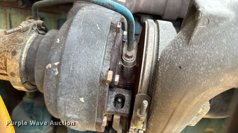 image for item DW3404 2006 International 7400 oil distributor truck