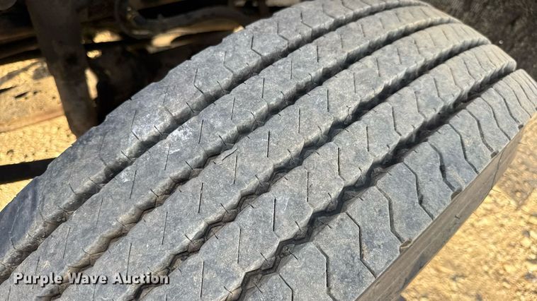 image for item DW3404 2006 International 7400 oil distributor truck