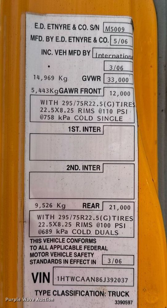 image for item DW3404 2006 International 7400 oil distributor truck