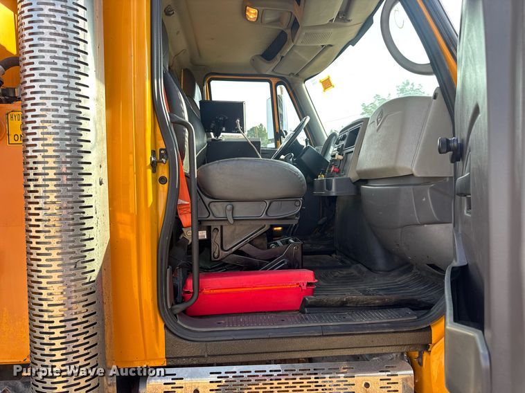 image for item DW3405 2009 International WorkStar 7500 dump truck