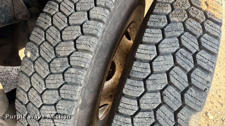 image for item DW3405 2009 International WorkStar 7500 dump truck