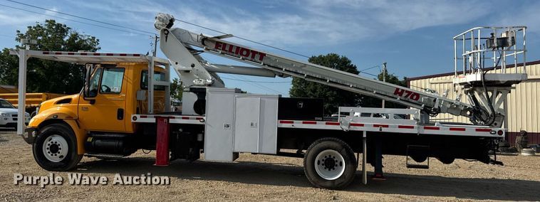 image for item DW3407 2006 International 4300 forestry bucket truck