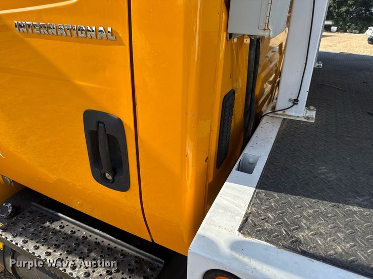 image for item DW3407 2006 International 4300 forestry bucket truck