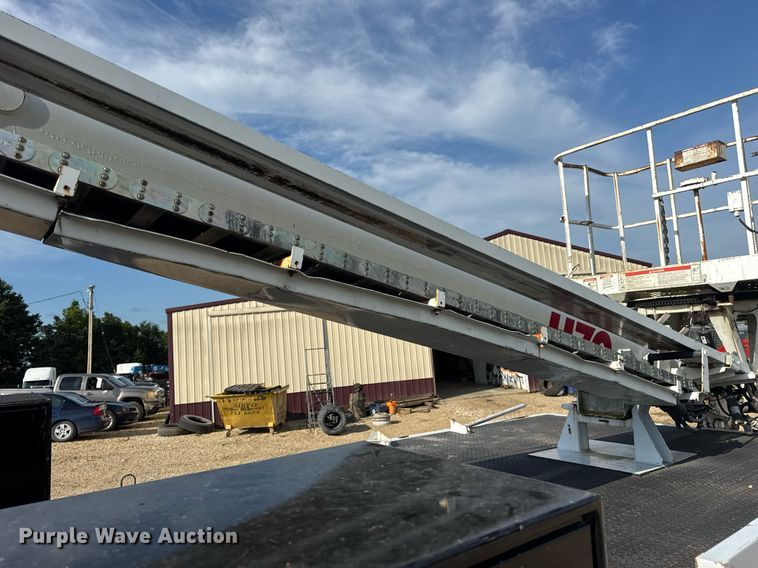 image for item DW3407 2006 International 4300 forestry bucket truck