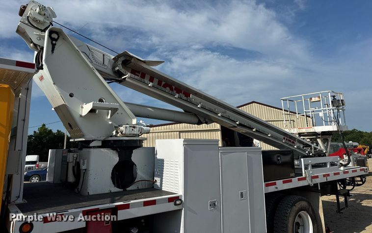 image for item DW3407 2006 International 4300 forestry bucket truck