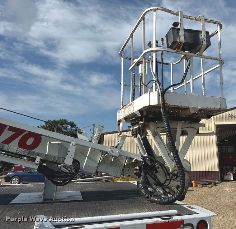 image for item DW3407 2006 International 4300 forestry bucket truck