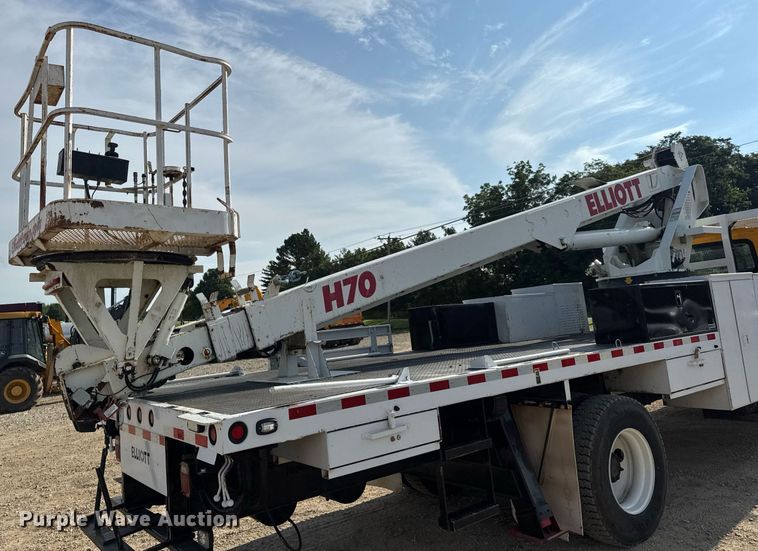 image for item DW3407 2006 International 4300 forestry bucket truck