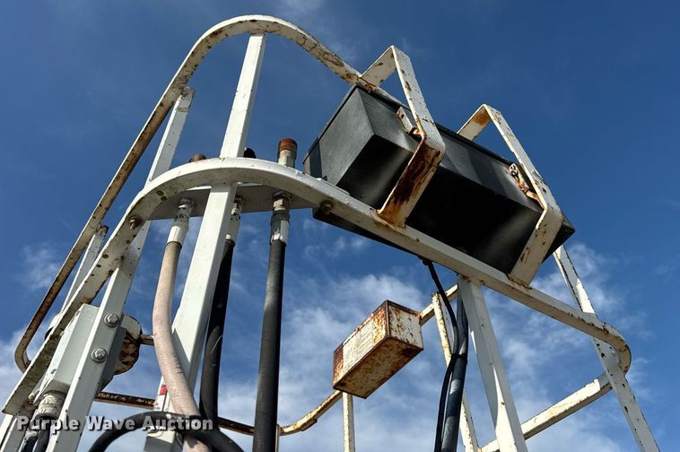 image for item DW3407 2006 International 4300 forestry bucket truck