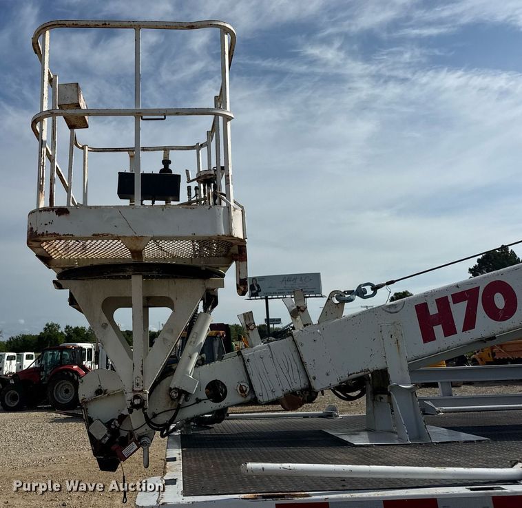 image for item DW3407 2006 International 4300 forestry bucket truck