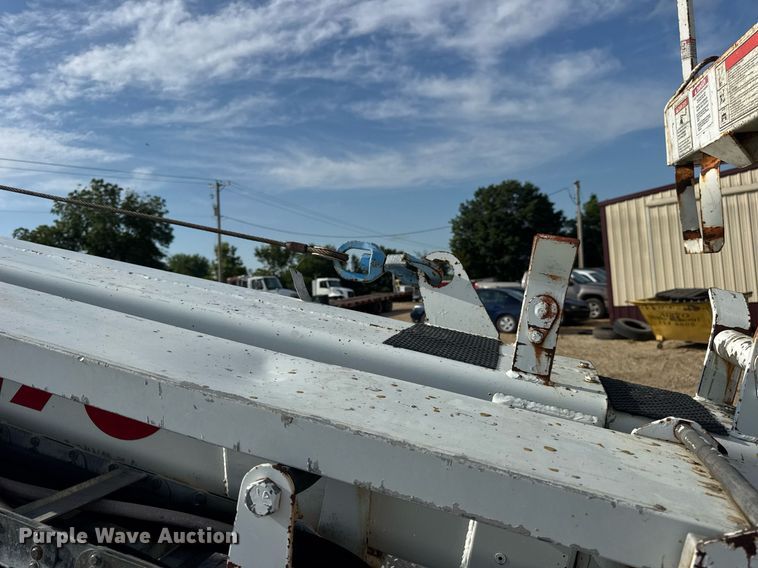 image for item DW3407 2006 International 4300 forestry bucket truck