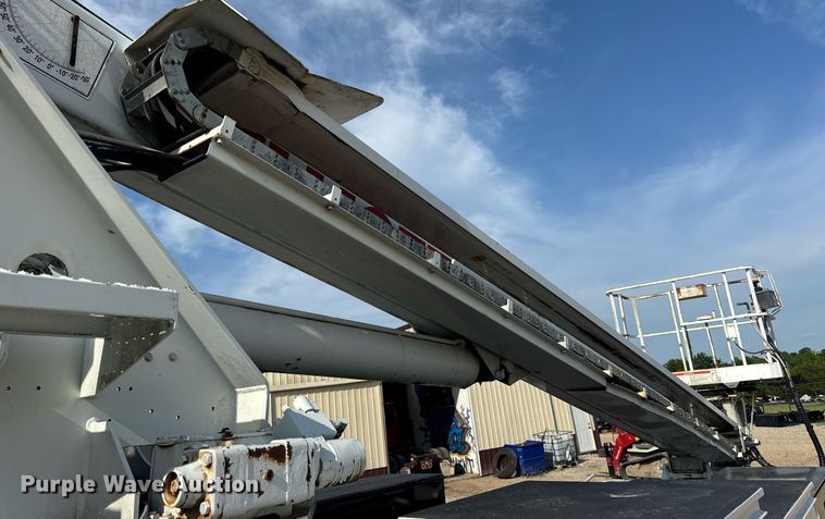 image for item DW3407 2006 International 4300 forestry bucket truck