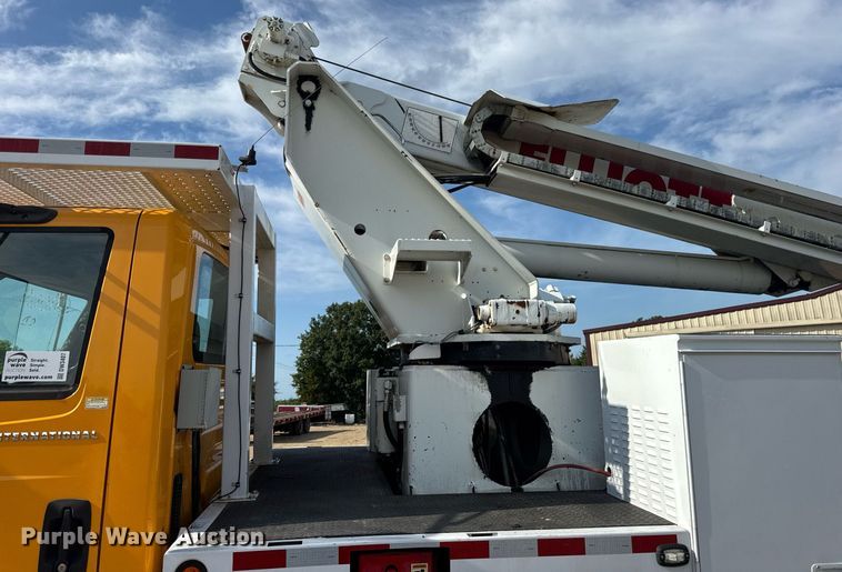 image for item DW3407 2006 International 4300 forestry bucket truck