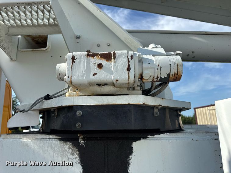 image for item DW3407 2006 International 4300 forestry bucket truck