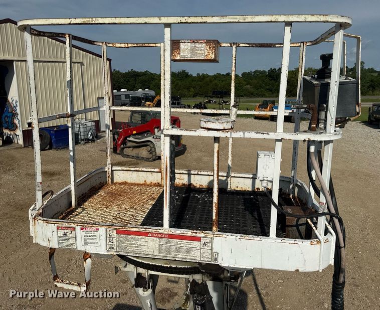 image for item DW3407 2006 International 4300 forestry bucket truck